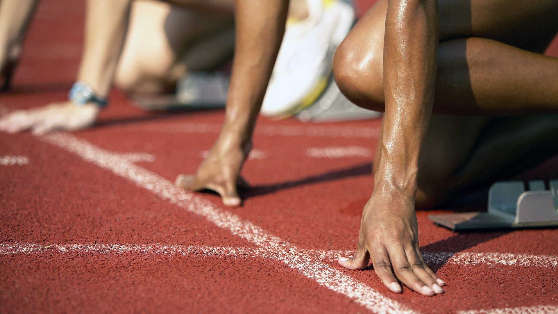 普劳德蝶泳决赛展现顶尖速度，普劳德游泳