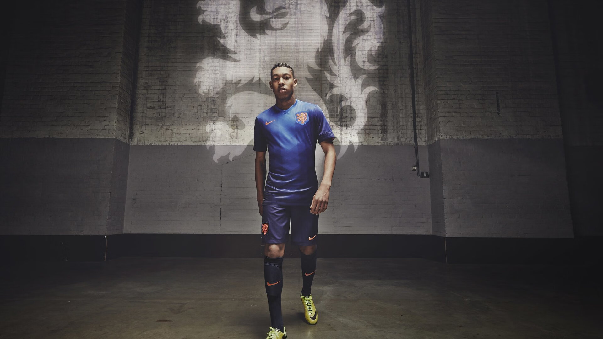 职业联赛建立球员形象档案助力媒体宣传与包装，球员模板